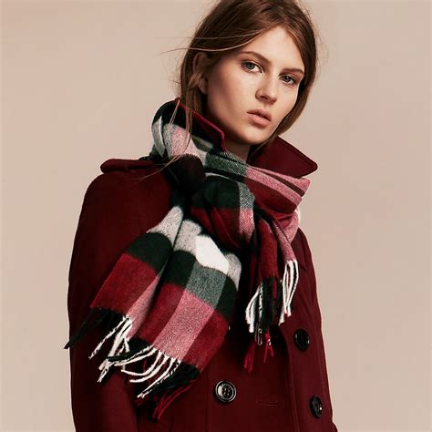 how to wear a burberry scarf|burberry outfit aesthetic.